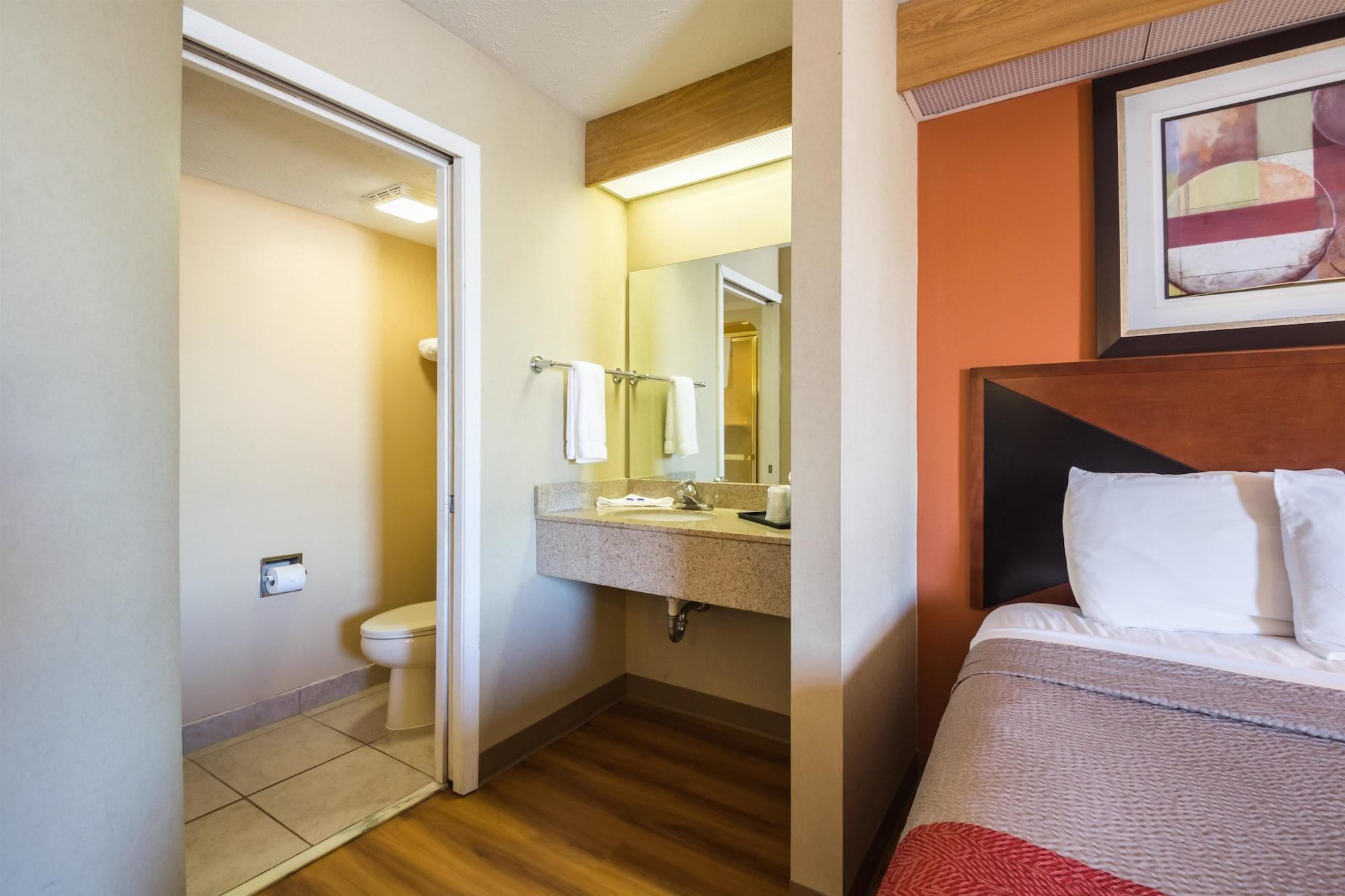 Hotel 6-indianapolis, In - Airport 2*