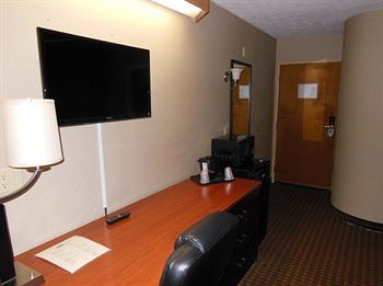 Hotel 6-indianapolis, In - Airport